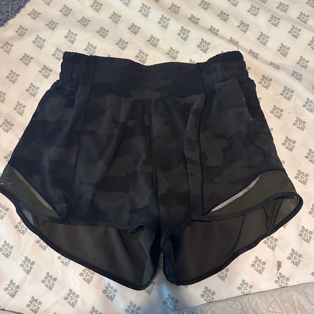 Lululemon Hotty Hot High-Rise Short 2.5”